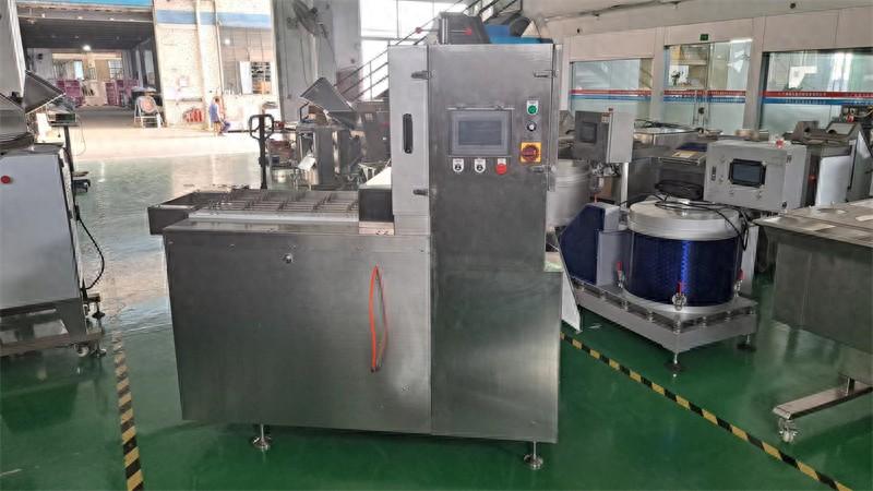 多鋸條鋸塊切丁，冷凍雞邊腿、琵琶腿加工的自動(dòng)鋸骨機(jī)